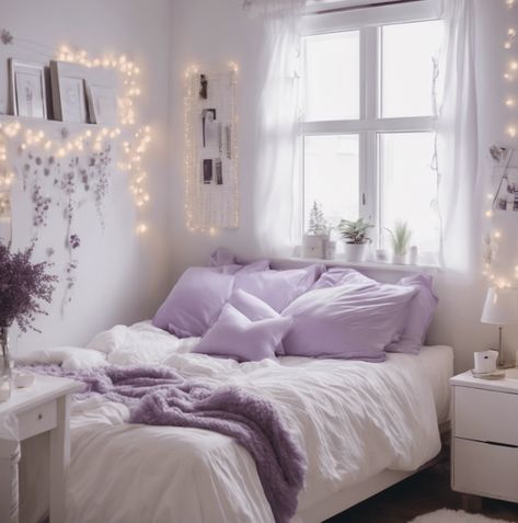 18 Aesthetic Dorm Room Color Schemes You Need To Recreate - Tiwala Lifestyle Lavender And White Room Ideas, Purple And White Dorm Room Ideas, Light Purple Dorm Room, Lilac Dorm Room, Lavender Dorm Room Ideas, Lilac Room Aesthetic, Lavender Dorm Room, Lilac Bedroom Aesthetic, Dorm Room Ideas Purple