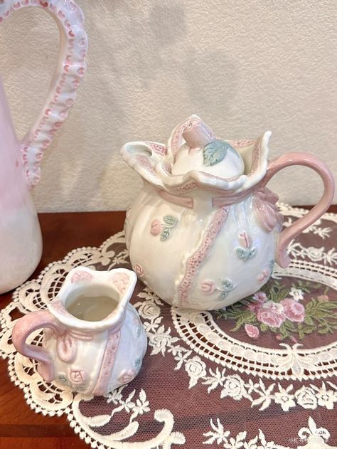 Cute Teapot, Pottery Houses, Diy Air Dry Clay, Pretty Mugs, Ceramic Artwork, Clay Teapots, Cute Bedroom Decor, Cute Kitchen, Cute Clay