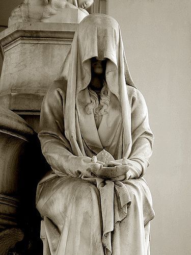 Vampira on Twitter: "A pleurant (French) or "weeper" (in English) was a statue that was meant to mourn eternally at the grave of a loved one. Veiled woman, via Flickr. Photo by Irene Spadacin taken in Verano Monumental Cemetery, Rome, IT.… https://t.co/0ImKlwvaFE" Gargoyle Statue Aesthetic, Cemetery Angels, Cemetery Statues, Veiled Woman, Istoria Artei, Old Cemeteries, Cemetery Art, Angel Statues, Chiaroscuro