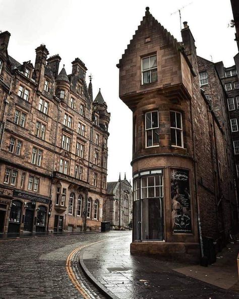 Harry Potter Edinburgh Sites that Makes a Real-World Hogwarts in Scotland. There is a link between J. K. Rowling and Edinburg city, as she began writing about Harry Potter in cafes in Edinburgh. #harrypotter #Edinburgh #Scotland #Hogwarts #realworldhogwarts #jkrowling #photography #art #design #artist #artwork #gothic #architecture #movies #Hollywood #knovhov . Edinburgh / Harry Potter / Harry Potter Edinburgh Sites / Hogwarts Express steam train / J. K. Rowling / Real-World Hogwarts / scotland Scotland Aesthetic, England And Scotland, Edinburgh Scotland, City Street, Scotland Travel, Old Buildings, City Aesthetic, Old City, Best Cities