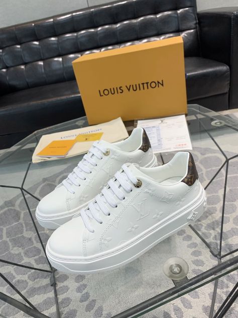 Louis Vuitton Sneakers Women, Louis Vuitton Outfits, Zapatillas Louis Vuitton, Designer Sneakers Women, Louis Vuitton Sneaker, Louise Vuitton, Louis Vuitton Sneakers, Lace Accessories, Couple Shoes