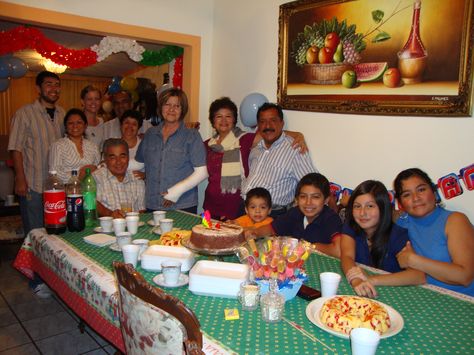 This is a picture of a Mexican family celebrating with each other. Mexican families are known for believing strongly in unity and cooperation. Mexico has one of the lowest divorce rates in the world. Brothers are expected to defend the honor of their sisters, verbally and physically. Mothers are seen as the heart of the family and do the cooking and cleaning. #tacos #burritos #quesadillas Mexican Family Aesthetic, Wealthy Baddie, Mexican Family Pictures, Mexican Childhood, Bestie Pictures, Vision Board Project, Spanish Family, Latin Culture, Cute Family Photos