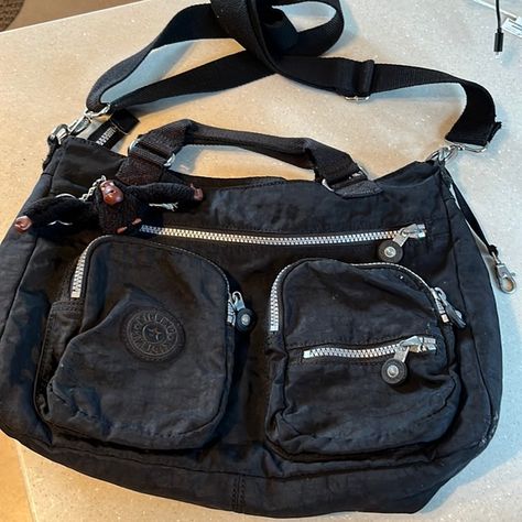 Kipling crossbody Kipling Messenger Bag Aesthetic, Messenger Bag Kipling, Kipling Messenger Bag, Kipling Bags Outfit Style, Kipling Bag Aesthetic, Kipling Backpack Aesthetic, Kipling Aesthetic, Mochila Kpop, Kipling Crossbody Bag