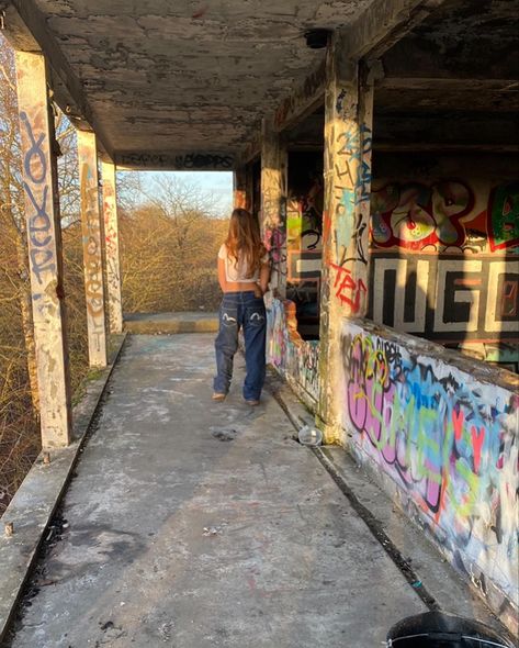 Not Allowed Aesthetic, Exploring Abandoned Places With Friends, Alt Summer Aesthetic, Broke Aesthetic, Grunge Summer, Graffiti Photography, Skater Aesthetic, Puff And Pass