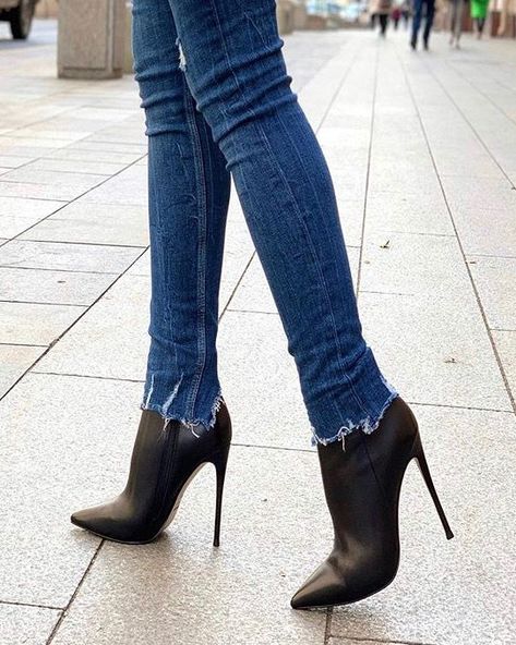 Top 10+ Stiletto Heels That You’ll Love to Try in 2024 Fashion Boots For Women Style, High Heel Boots Outfit Jeans, Shoes Heels Classy, Fantastic Shoes, Chic Heels, Stunning Shoes, Stiletto Boots, Fashion Heels, Fashion High Heels