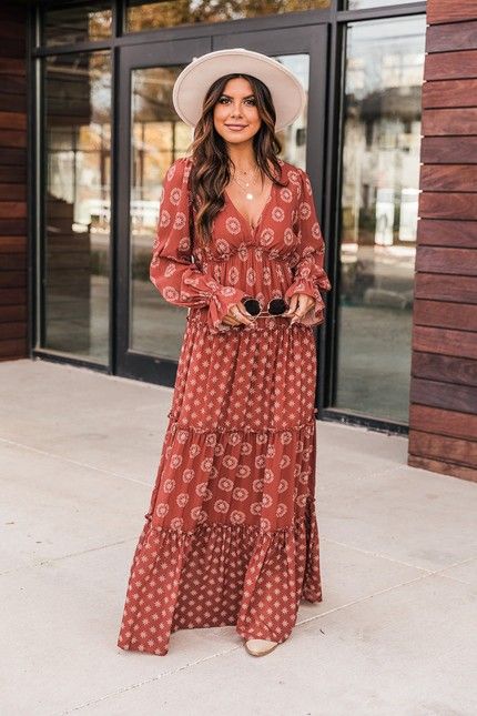 Modest Fall Dresses, White Maxi Dress Outfit, Boho Dress Fall, Maxi Dress Outfit Fall, What Shoes To Wear, Maxi Dress Winter, Midi Dress Fall, Maxi Dress Outfit, Maxi Dresses Fall