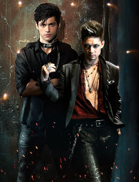 Shadowhunters Series, Divergent Funny, Malec Shadowhunters, Magnus And Alec, Harry Shum, Harry Shum Jr, Jace Wayland, Shadowhunters Malec, Magnus Bane