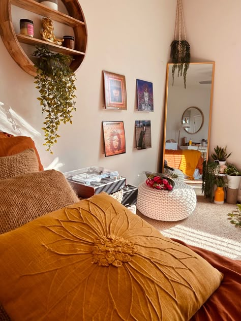 Free People Bedroom Aesthetic, Salted Granola Room Aesthetic, Granola Bedroom Aesthetic, Granola Room Aesthetic, Decor Room Ideas, Same Energy, Cozy Homes, Condo Decorating, College Room