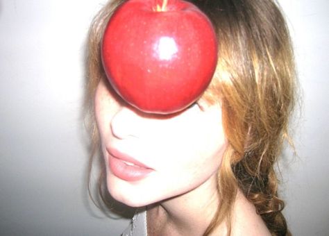 Fiona Apple, 카드 디자인, Arte Inspo, Red Apple, Photography Inspo, 그림 그리기, Photo Dump, Pose Reference, Pretty Pictures