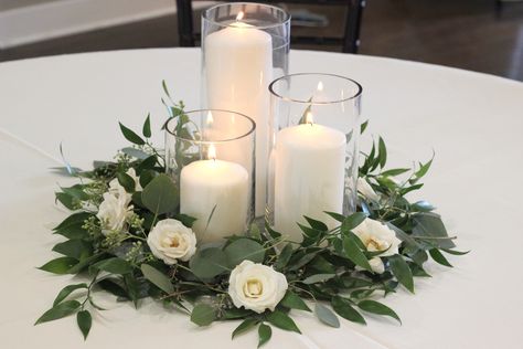 Greenery and spray rose centerpiece with pillar candles //Celebration Flair Spray Roses Centerpiece, Romantic Candle Centerpieces, Wedding Centerpieces Greenery, Centerpieces Greenery, Romantic Centerpieces, Diy Wedding Centerpieces, Candle Wedding Centerpieces, Tafel Decor, Rose Centerpieces