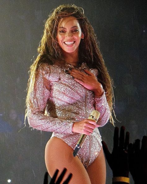 Beyonce Formation Tour, Beyonce Performance, Beyonce Pictures, Beyonce Lemonade, Beyonce Photos, Queen Bee Beyonce, Beyonce Fans, Beyonce Outfits, Beyonce Knowles Carter