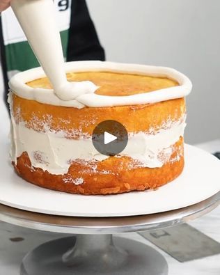 How To Frost A Cake - A Beginner's Guide | How to FROST a CAKE like a PRO | Fast & Easy
.
.
.
.
.
#cakeart #cakelover #cakedesign #cakestagram #cakedecorator #cakedecorating #cakesofinstagram... | By Everything Just BakedFacebook How To Frost Cake With Canned Frosting, Easy Way To Ice A Cake, How To Frost A Cake For Beginners, How To Ice A Cake, How To Ice A Cake For Beginners, How To Frost A Cake, Frost A Cake, Cake Displays, Wedding Cake Display