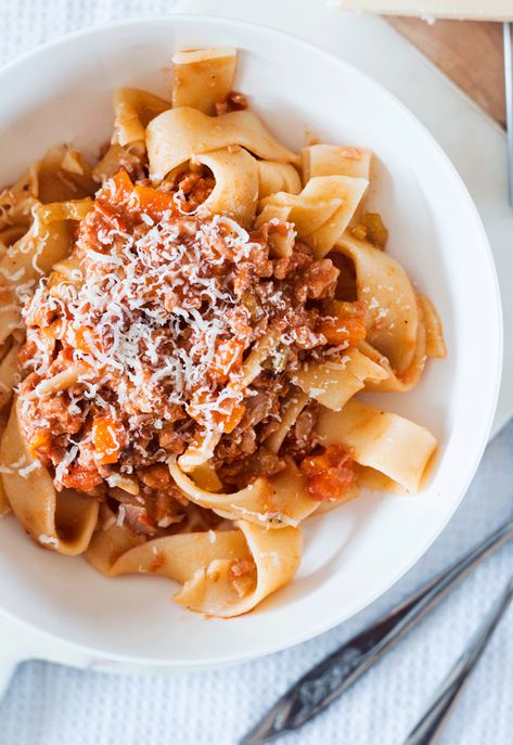 Slow Cooked Minced Pork Ragu Pasta Sauce Slow Cooker, Slow Cooker Pasta Sauce, Mince Pasta, Pork Mince Recipes, Pork Pasta, Slow Cooker Pasta Recipes, Pork Ragu, Ground Pork Recipes, Ragu Recipe