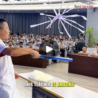 196K reactions · 35K shares | This teacher performs a physics demonstration in front of the students | This teacher performs a physics demonstration in front of the students
------- 
©️ The content exploitation copyright belongs to VieNETWORK #VieNETWORK | By Chiến Binh Tí Hon  - Dong Tay Promotion | Facebook 5th Grade Science, 5th Grades, 5th Grade, Kids Playing, Steam, Physics, Promotion, Science