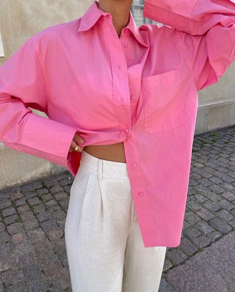 Pink Oversized Shirt Outfit, Poplin Shirt Outfit, Pink Oversized Shirt, Shirt Outfit Ideas, Oversized Shirt Outfit, Oversized Poplin Shirt, Parisian Outfits, Oversized Outfit, Poplin Shirt