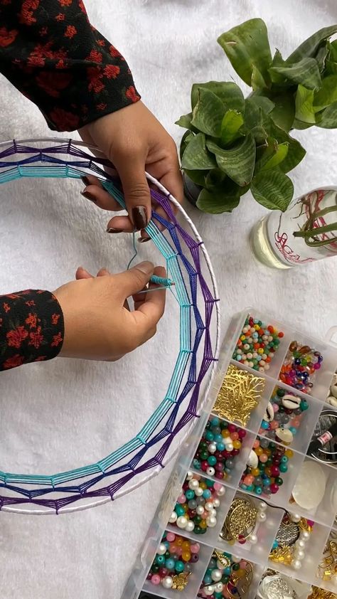 Spiderweb Dreamcatcher Tutorial, Dreamcatcher Weave Patterns, Dreamcatcher Making, Dreamcatcher Patterns, Dream Catcher Making, Dreamcatcher Tutorial, Rainbow Dreamcatcher, Indigenous Crafts, Rainbow Dream Catcher