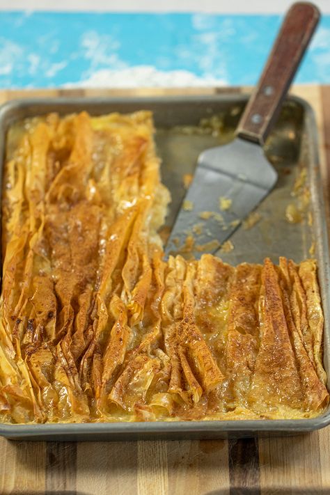 Crinkle Cake Phyllo 12 Tomatoes, Viral Tik Tok Food Recipes, Phyllo Desserts, Crinkle Pie, Bougatsa Recipe, Dimitras Dishes, Greek Cake, Phyllo Dough Recipes, Phyllo Recipes