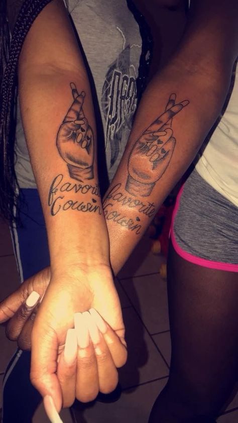 Matching Cousin Tattoos, Cute Sister Tattoos, Brother And Sister Tattoo Ideas, Sister Tattoo Ideas, Cousin Tattoos, Tattoos Black, Hand Tattoos For Girls, Cute Hand Tattoos, Bff Tattoos