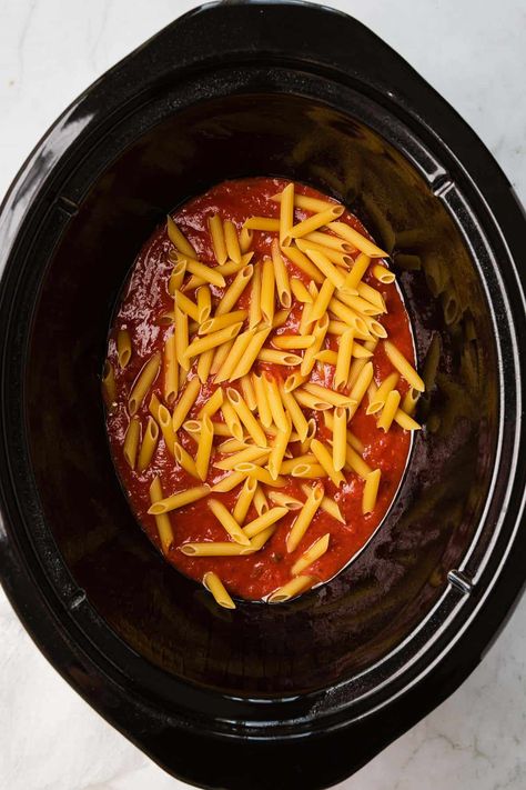 Crockpot Baked Ziti is a delicious and easy recipe that you can make in your slow cooker. This recipe only takes a few minutes to prepare, and it's a great weeknight dinner option. Crockpot Johnny Marzetti, Crockpot Mastacholli, Crock Pot Rigatoni Recipes, Crockpot Rigatoni Recipe, Mostaccioli Recipe Crockpot, Crockpot Ziti Recipes, Crockpot Mostaccioli, Crock Pot Ziti, Red Pasta Sauce