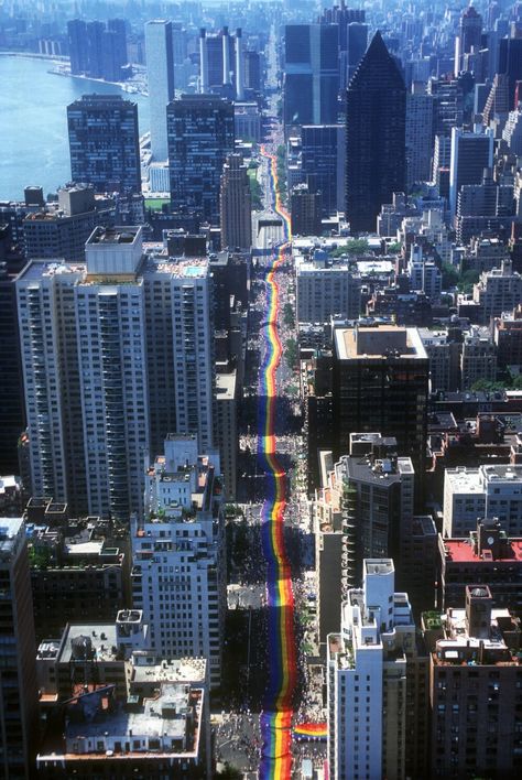 June 26th 1994, New York pride featured a mile-long rainbow flag to mark 25 years since Stonewall (June 28th 1969) Gilbert Baker, Stonewall Riots, San Francisco State University, Rainbow Warrior, Piedmont Park, Queer Art, Pride Parade, Rainbow Flag, City Aesthetic