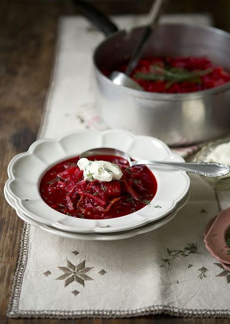 Borscht Recipe, Beetroot Soup, Dinner Recipes Healthy Family, Quick Family Meals, Beet Soup, Ukrainian Recipes, Dinner Recipes Easy Quick, Bowl Of Soup, Polish Recipes