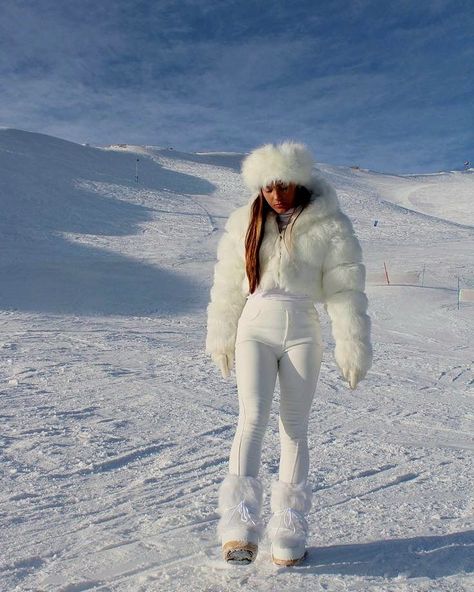 Outfit Neve, Outfit Nieve, Winter Outfits Black Women, Snow Outfits For Women, Winter Going Out Outfits, Winter Outfits Korean, Ski Trip Outfit, Looks Adidas, 00s Mode