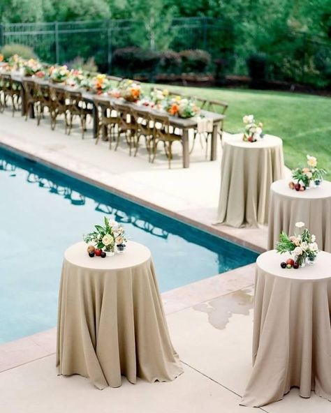 Poolside Wedding Reception, Backyard Wedding Pool, Pool Wedding Decorations, Backyard Engagement Parties, Backyard Wedding Ideas, Wedding Pool Party, Small Backyard Wedding, Pool Wedding, Wedding Stills