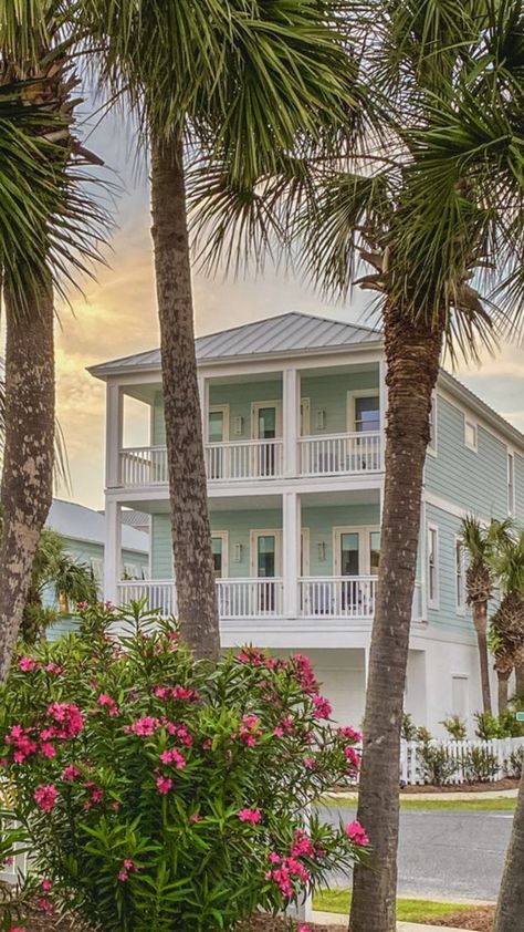 Florida Houses On The Beach, Rich Florida Aesthetic, Seaside Beach House, Florida Beach House Aesthetic, Beach House In Florida, Destin Beach Florida, Florida House Aesthetic, Tropical Vacation House, Destin Florida Aesthetic