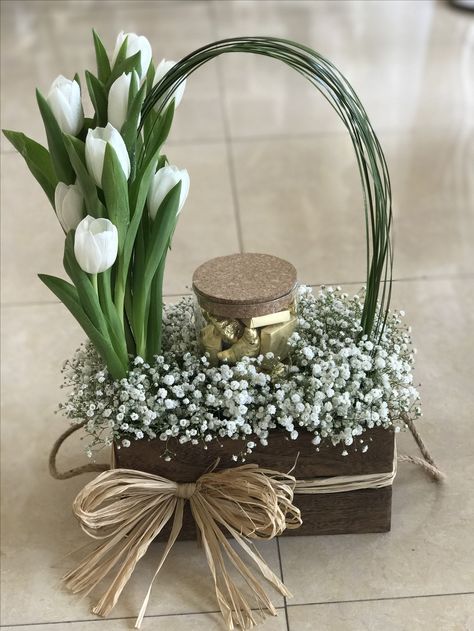 Flower Hampers Basket, Gift Box Arrangement, Tulip Box Arrangement, Flower Arrangement Ideas Creative, Floral Arrangement In Basket, Basket Arrangements Gift, Tulip Arrangement Ideas Floral Design, Flower Gift Basket, Gift Arrangements Ideas