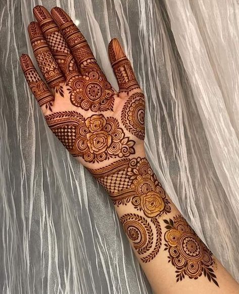 Blouse Designs Simple, Arabic Mehandi, Beautiful Simple Mehndi Design, Small Henna, Front Mehndi Design, Latest Blouse Designs, Khafif Mehndi Design, Designs Blouse, Basic Mehndi