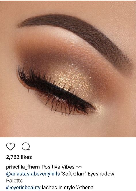 Makeup Idea For Gold Dress, Make Up For Gold Dress Ideas, Eye Makeup For Champagne Dress, Gold Makeup For Green Eyes, Gold Eye Shadow Makeup, Eye Makeup With Golden Dress, Bridesmaid Makeup Hazel Eyes Natural, Brown And Golden Eye Makeup, Gold Dama Makeup