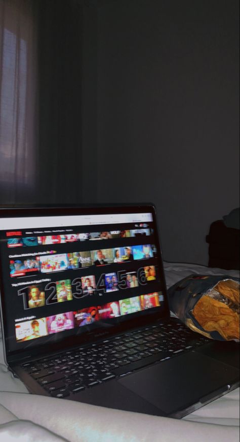 Movie Marathon Aesthetic Laptop, Watch Tv Aesthetic, All-nighter Aesthetic, Netflix Aesthetic, Ber Months, Netflix Tv, University Life, Online Friends, Instagram My Story