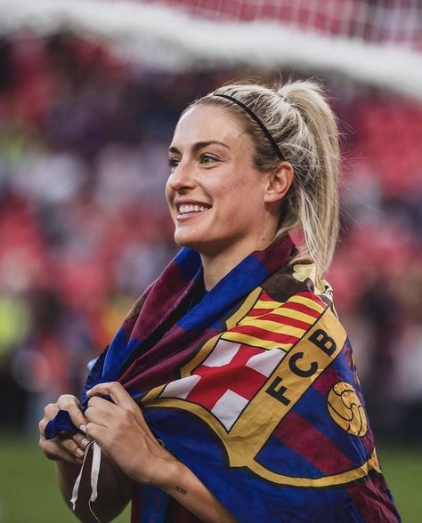 Girl Football Player, Soccer Girlfriend, Female Football Player, Female Soccer Players, Women’s Soccer, Soccer Life, Football Poster, Soccer Pictures, Leo Messi