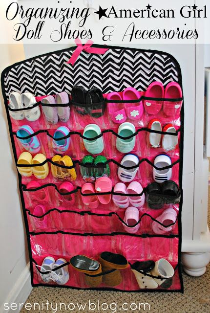 American Girl doll diy clothes and accessorizes that you can DIY American Girl Storage, American Girl Outfits, Doll Organization, Perlengkapan Bayi Diy, Shoe Organization, American Girl Doll Shoes, Doll Storage, American Girl Diy, American Girl Doll Diy