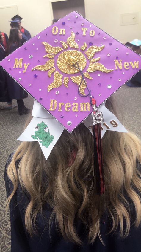 Graduation Cap Designs Rapunzel, Tangled Graduation Cap Ideas, Tangled Grad Cap, Rapunzel Graduation Cap, Rapunzel Grad Cap, Tangled Graduation Cap, Graduation Cap Decoration Nursing, Bisexual Wallpaper Iphone Aesthetic, Senior Year Diy