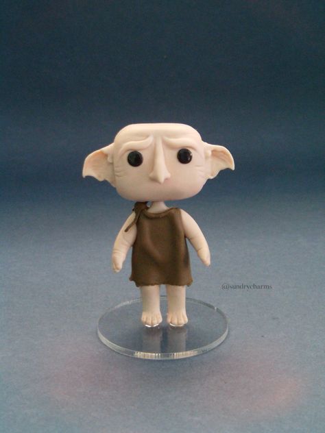 Dobby from harry potter handmade toy collection made with polymerclay Harry Potter Clay, Dobby From Harry Potter, Harry Potter Handmade, Harry Otter, Dobby Harry Potter, Potters Clay, Clay Diy Projects, Clay Miniatures, Clay Figures