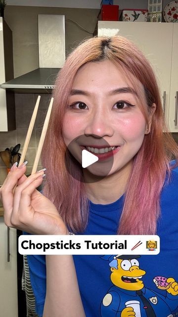 Yinrun Huang on Instagram: "Chopsticks Tutorial 🥢 👩‍🏫 

-
-
-
-
-
#learn #culture #tutorial #chopsticks #asian #viral #mindblown #howto" How To Hold Chopsticks, Kids Chopsticks, Chayote Squash, Using Chopsticks, Chop Sticks, Chinese Crafts, Face Home, Face Pack, Easy Chinese