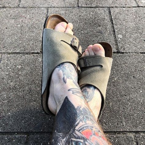 @romigourmi on Instagram: "Birkenstock « Zurich ». @birkenstock -------------------------------------------- #sadp #snkrhds #sneakerholics #kicks #nicekicks #sneakeraddict #wdywt #thewordonthefeet #thedropdate #birkenstock #birkenstockzurich" Birkenstock Zurich, Sneakers Addict, Birkenstock Madrid, Men's Sandals, Zurich, Mens Sandals, Birkenstock, Sandals, On Instagram