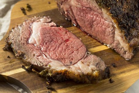 How to Cook a Boneless Inside-Blade Pot Roast | Livestrong.com Beef Blade Roast, Boneless Prime Rib Roast, Blade Roast, Ground Beef And Cabbage, Rib Recipe, Prime Rib Recipe, Prime Beef, Beef Roast, Slow Cooker Roast