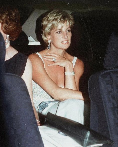 Prins William, Princess Diana Fashion, Prins Harry, Princess Diana Family, Princess Diana Photos, Princess Diana Pictures, Prinz Harry, Princes Diana, Diana Fashion