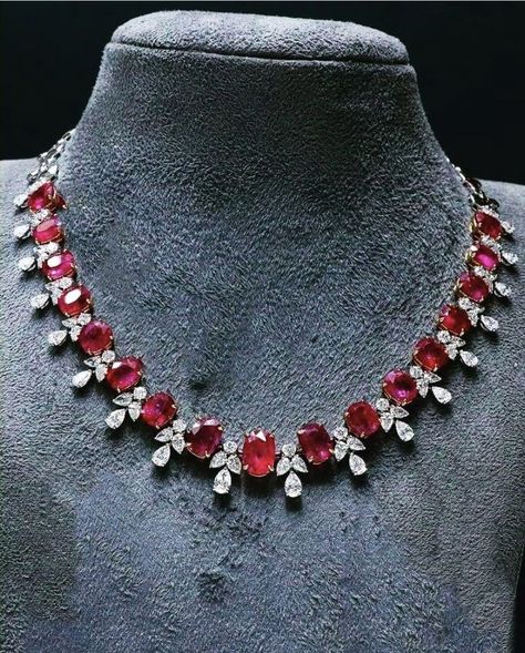 Diamond Ruby Necklace, Modern Diamond Jewelry, Ruby Necklace Designs, Ruby Diamond Necklace, Ruby Jewelry Necklaces, Jewelry Cartier, Ruby And Diamond Necklace, Real Diamond Necklace, Neck Pieces Jewelry