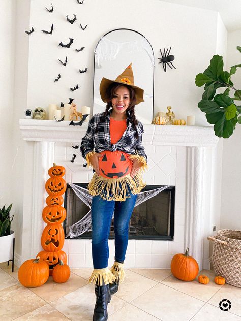 Pregnant Scarecrow Costume, Halloween Pregnancy Costumes, Halloween Scarecrow Costume, Diy Scarecrow Costume, Halloween Customs, Halloween Costumes Scarecrow, Halloween Table Settings, Creative Halloween Decorations, Pregnancy Ideas