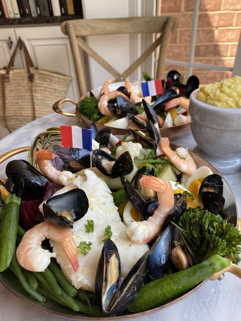 How to host a Bastille Day Celebration - Le Chef's Wife Bastile Day, French Food Party, Ham Quiche, French Riviera Style, Riviera Style, Caprese Skewers, French Music, Aioli Recipe, Nicoise Salad