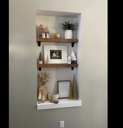 Small Wall Cutout Ideas, Niche In Wall Ideas, Foyer Niche Ideas, Wall Cutout Decor Nooks, Recessed Wall Niche Ideas Bathroom, Small Wall Niche Ideas, Wall Recess Ideas, Niche Design Wall Living, Recessed Wall Niche Decor