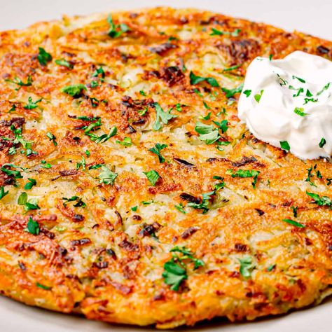 Giant Pancake, Potato Rosti Recipe, Sweet Potato Rosti, Rosti Recipe, Simple Healthy Breakfast, Potato Rosti, Leek Potato, Swiss Recipes, Potato Pancake