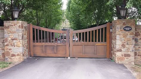 House Entrance Gate, Farm Gates Entrance, Entrance Gates Driveway, Farm Gates, Entrance Landscaping, Driveway Entrance Landscaping, Gated Entrance, Wooden Gates Driveway, Farm Entrance