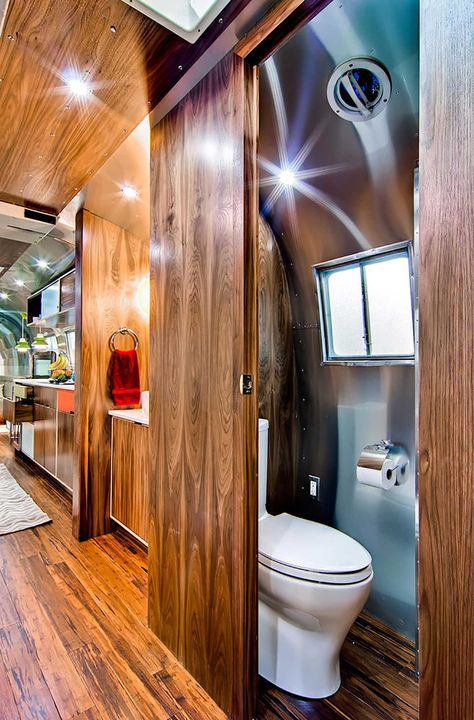 Airstream renovated into midcentury modern dream - Curbed Airstream Bathroom, Airstream Remodel, Chuck Box, Airstream Trailer, Airstream Interior, Airstream Renovation, Rv Bathroom, Cabin Wedding, White Bathroom Tiles