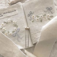 Diy Embroidery Patterns, Embroidery Tutorial, Needlework Embroidery, Cute Embroidery, Needle Case, 자수 디자인, Silk Ribbon Embroidery, Hand Embroidery Art, Fabric Book