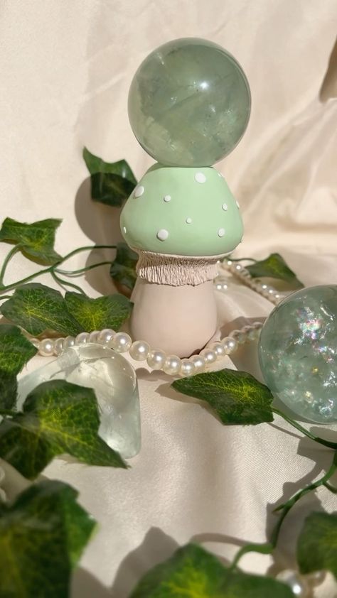 Diy Sphere Stand, Clay Sphere Holder, Crystal Sphere Holder Diy, Crystal Sphere Holder, Sphere Holder, Clay Clay, Diy Holder, Ceramics Pottery Art, Diy Crystals