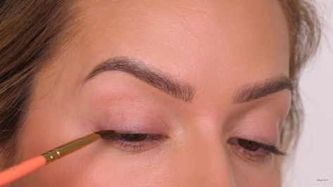 Soft Winged Eyeliner, Subtle Eyeliner, Eyeliner Application, Perfect Winged Eyeliner, Winged Eyeliner Tutorial, Winged Eye, Dark Underarms, Makeup Artist Tips, Simple Makeup Looks